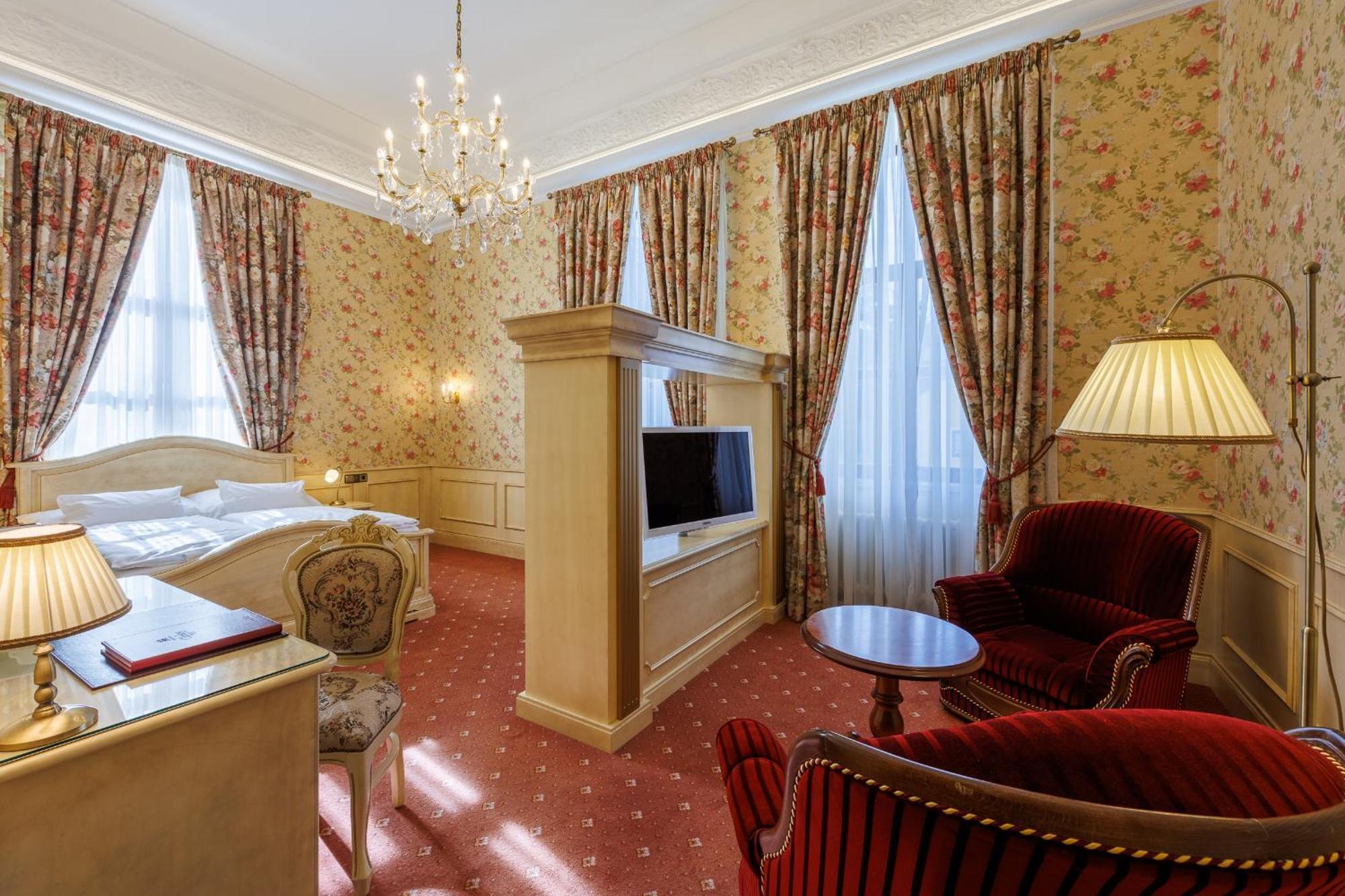 Hotel Chateau Cihelny Karlovy Vary Exterior foto