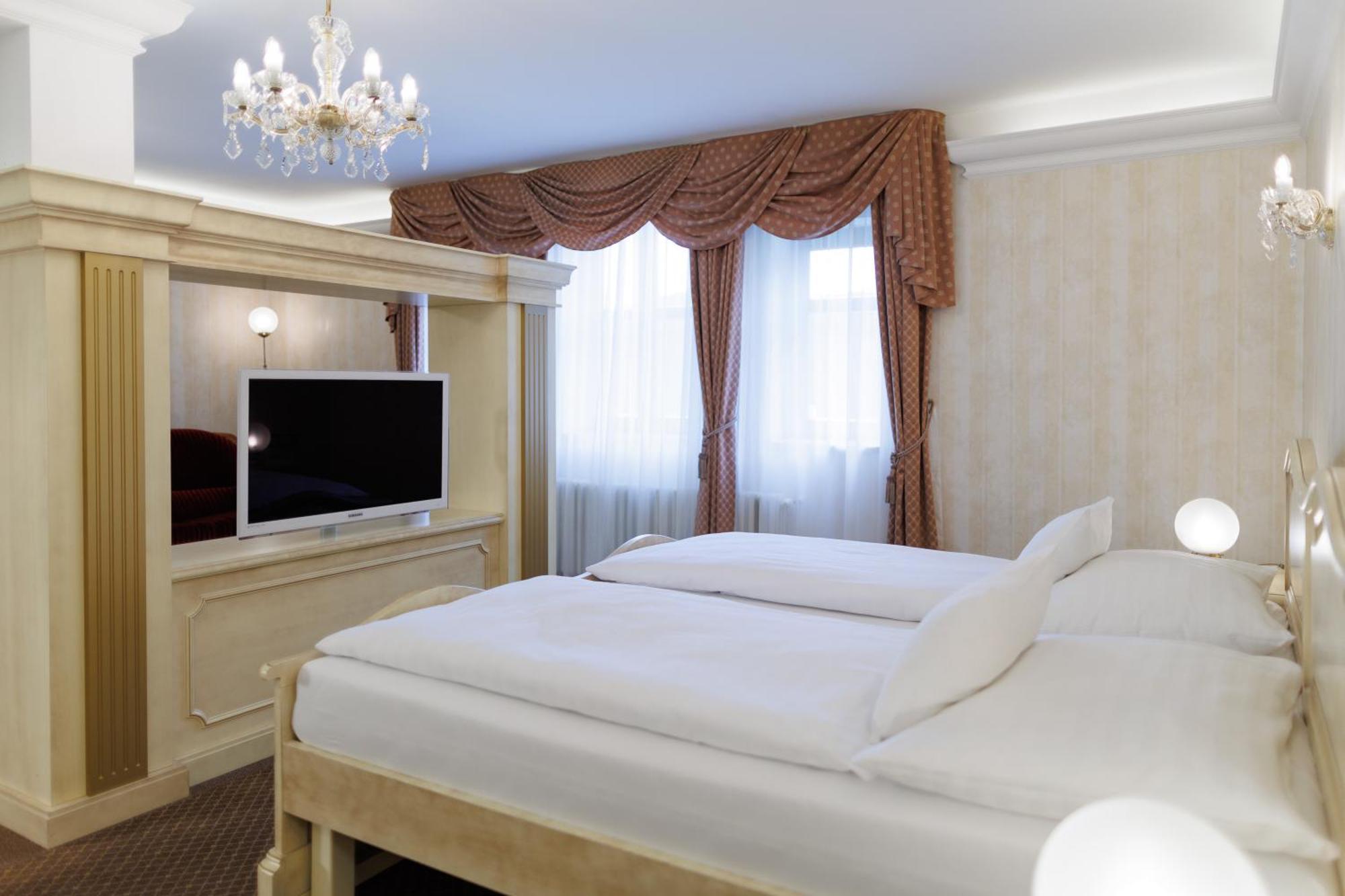 Hotel Chateau Cihelny Karlovy Vary Exterior foto